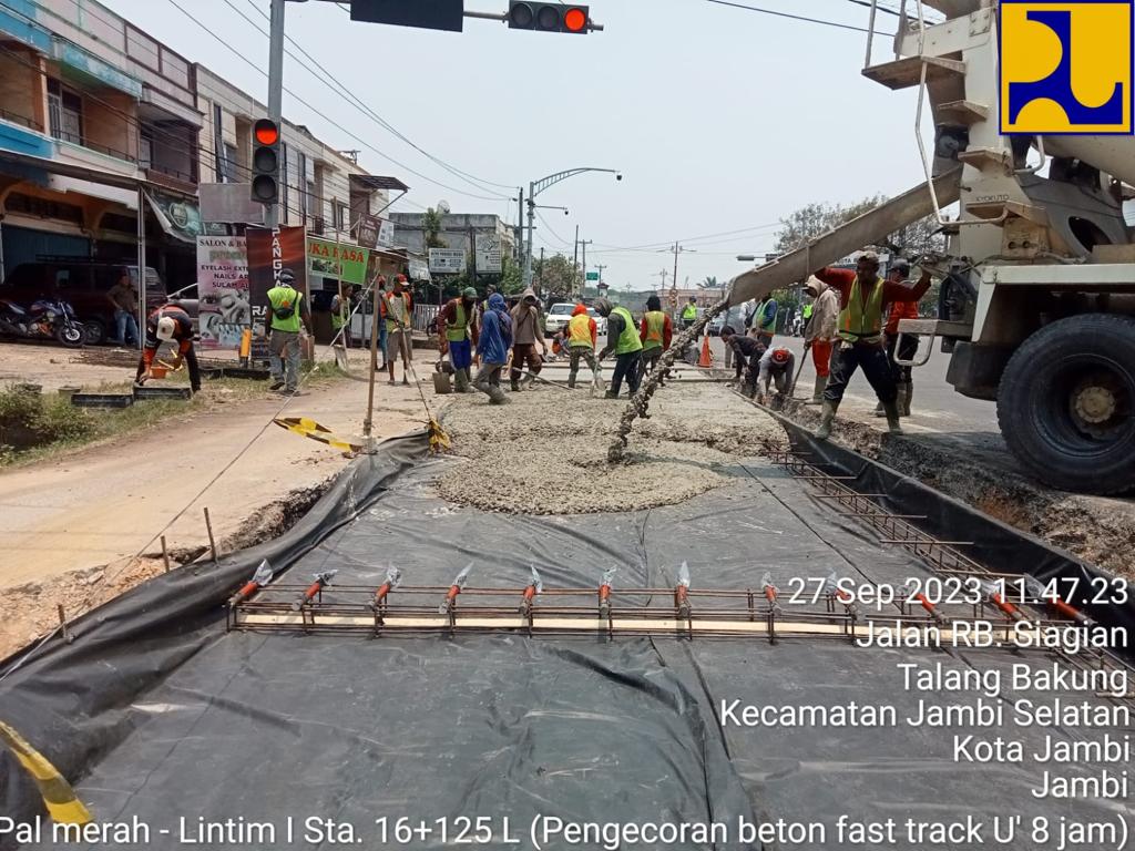 BPJN IV Jambi Cor Jalan di Simpang Tanjung Lumut dan Simpang Gado-gado