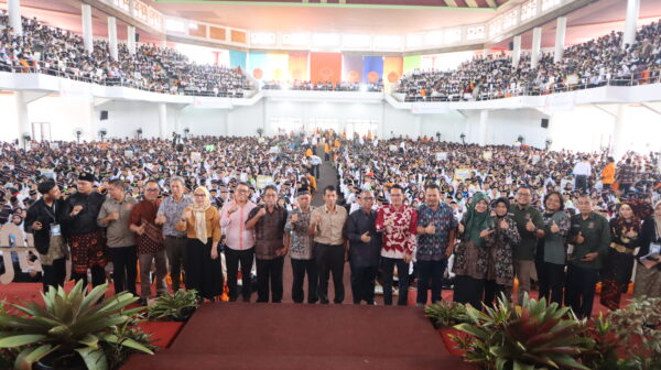 Dihadiri Gubernur dan Kajati Jambi, 6400 Mahasiswa Ikuti  Hari Pertama PKK MB UNJA 2023 