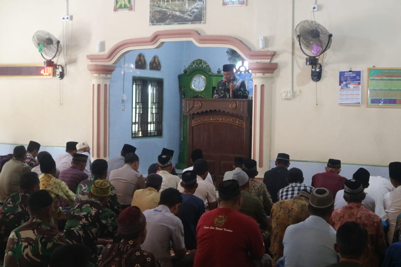 Anggota Satgas TMMD XVII/2023 Kodim 0416/Bute Jadi Khatib dan Imam Salat Jumat