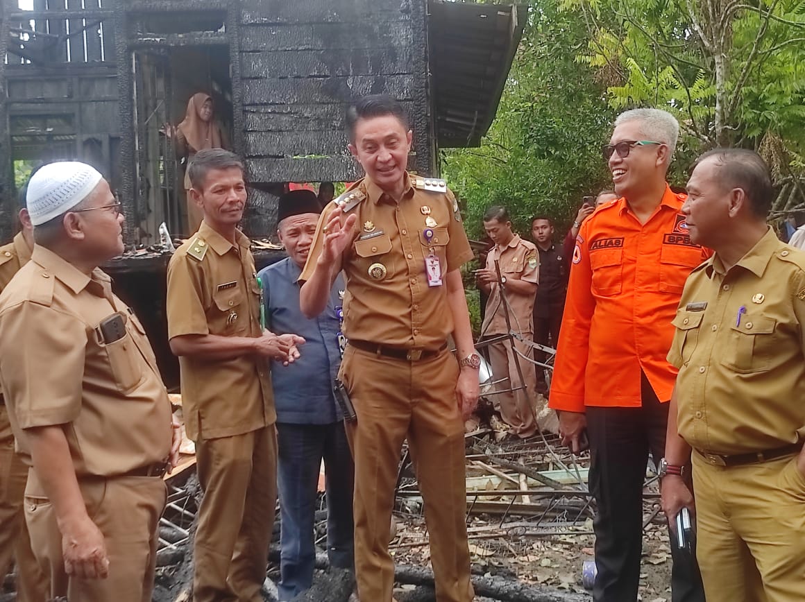 Kunjungi Korban Kebakaran, Pj Bupati Muaro Jambi Minta Masyarakat Waspadai El Nino