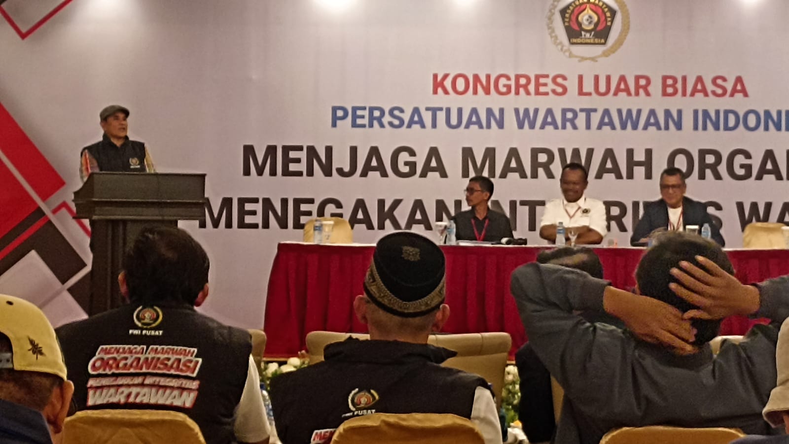 Pertamakali terjadi di Indonesia ; Jabatan Ketua PWI tidak sampai Setahun