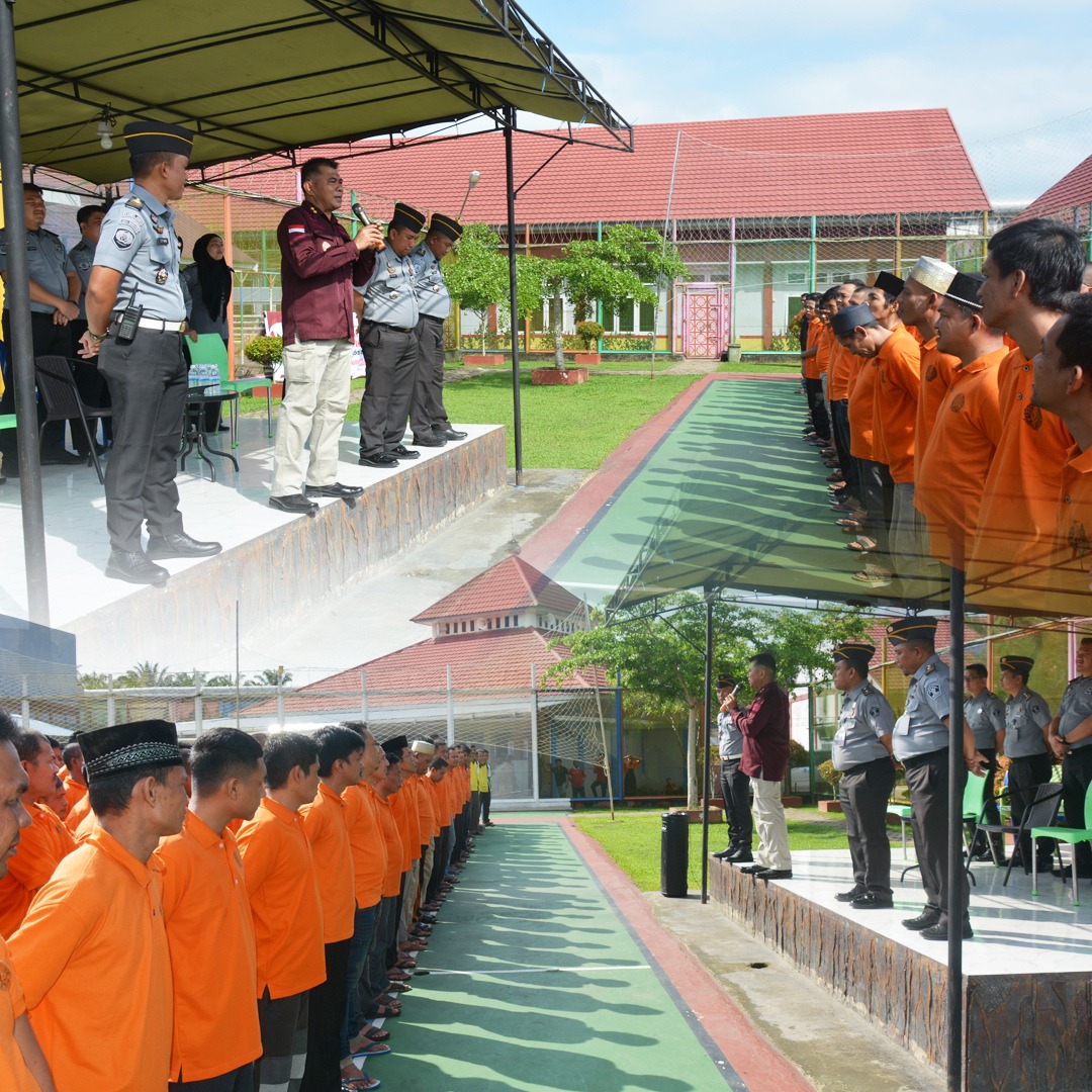 Berikan Pengarahan, Kalapas Narkotika Muara Sabak Ingatkan Warga Binaan Untuk Aktif Ikuti Pembinaan dan Patuhi Tata Tertib.