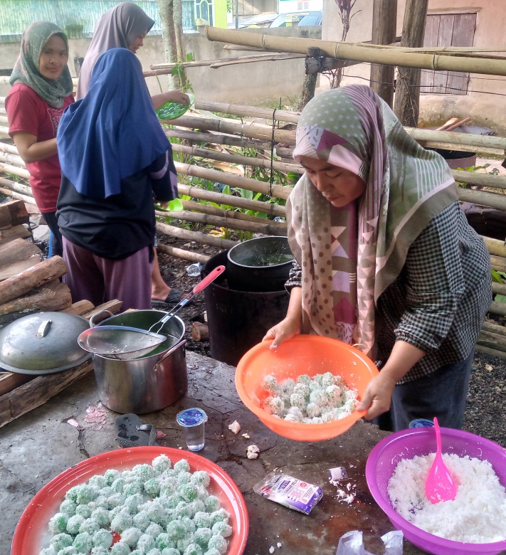 Onde-Onde Tradisi Lempur Danau: Kue Kenduri Khas Kerinci yang Tetap Lestari