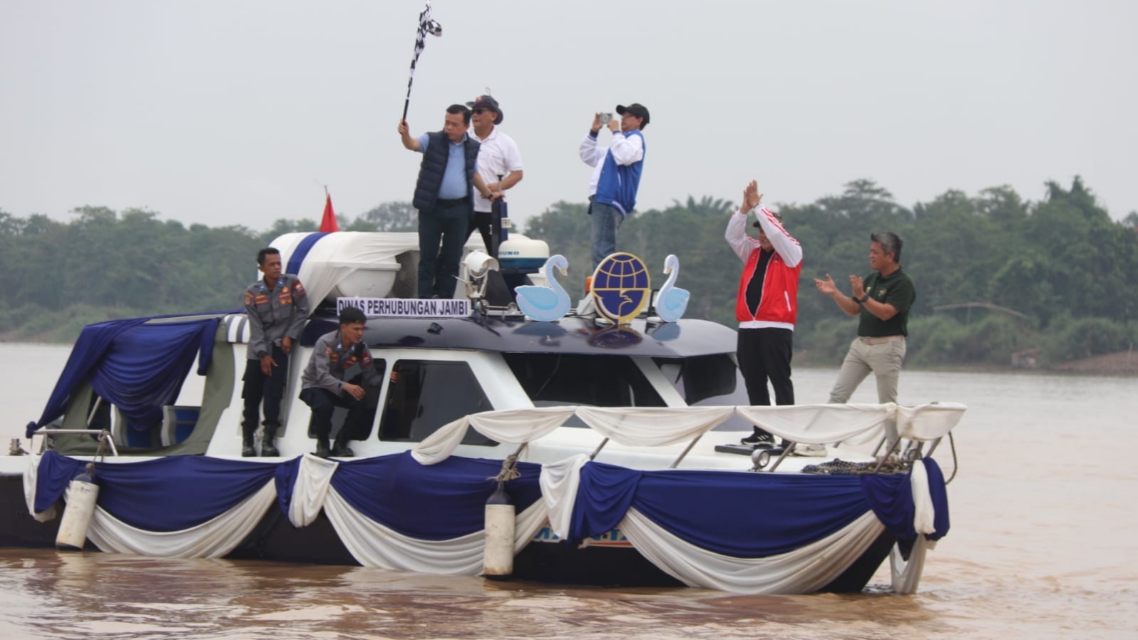 Gubernur Al Haris Harap Parade Perahu Hias Memperkuat Warisan Budaya Jambi