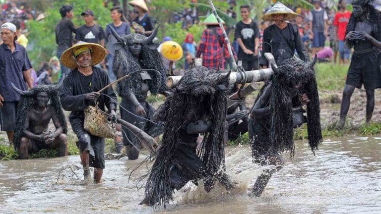 Ini Tiga Suku Paling Disegani Dunia, Suku Terkuat Ternyata Ada di Indonesia