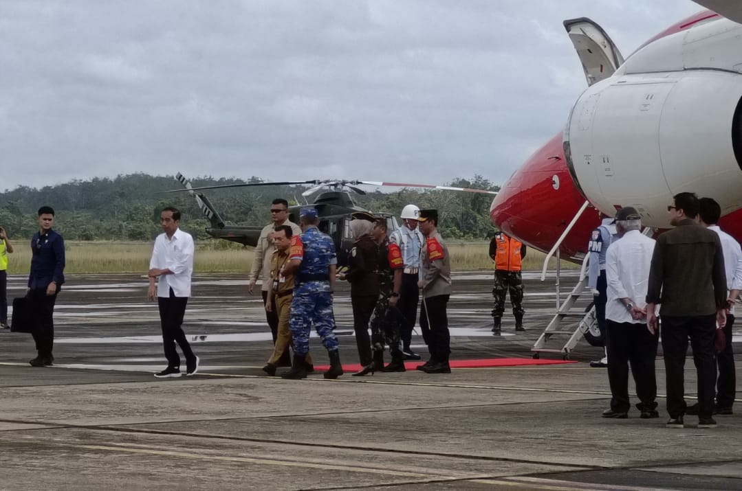 Gubernur Al Haris Sambut Kedatangan Presiden Jokowi di Jambi