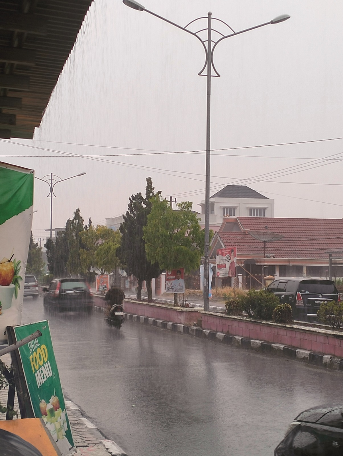 Hujan Lebat Mengguyur Sungai Penuh dan Kerinci Minggu Sore